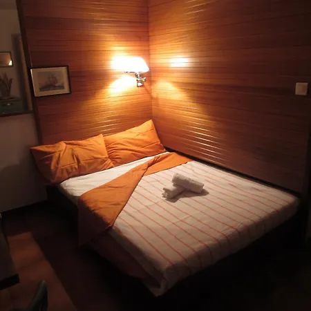 Petit Carnot Apartment *